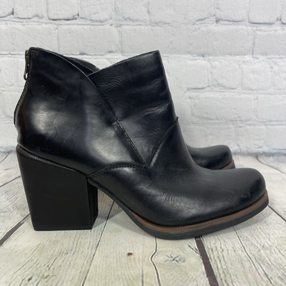 Korks Ease Booties Womens Size 8 Black Dyoma Leather Zip Ankle Western Boots